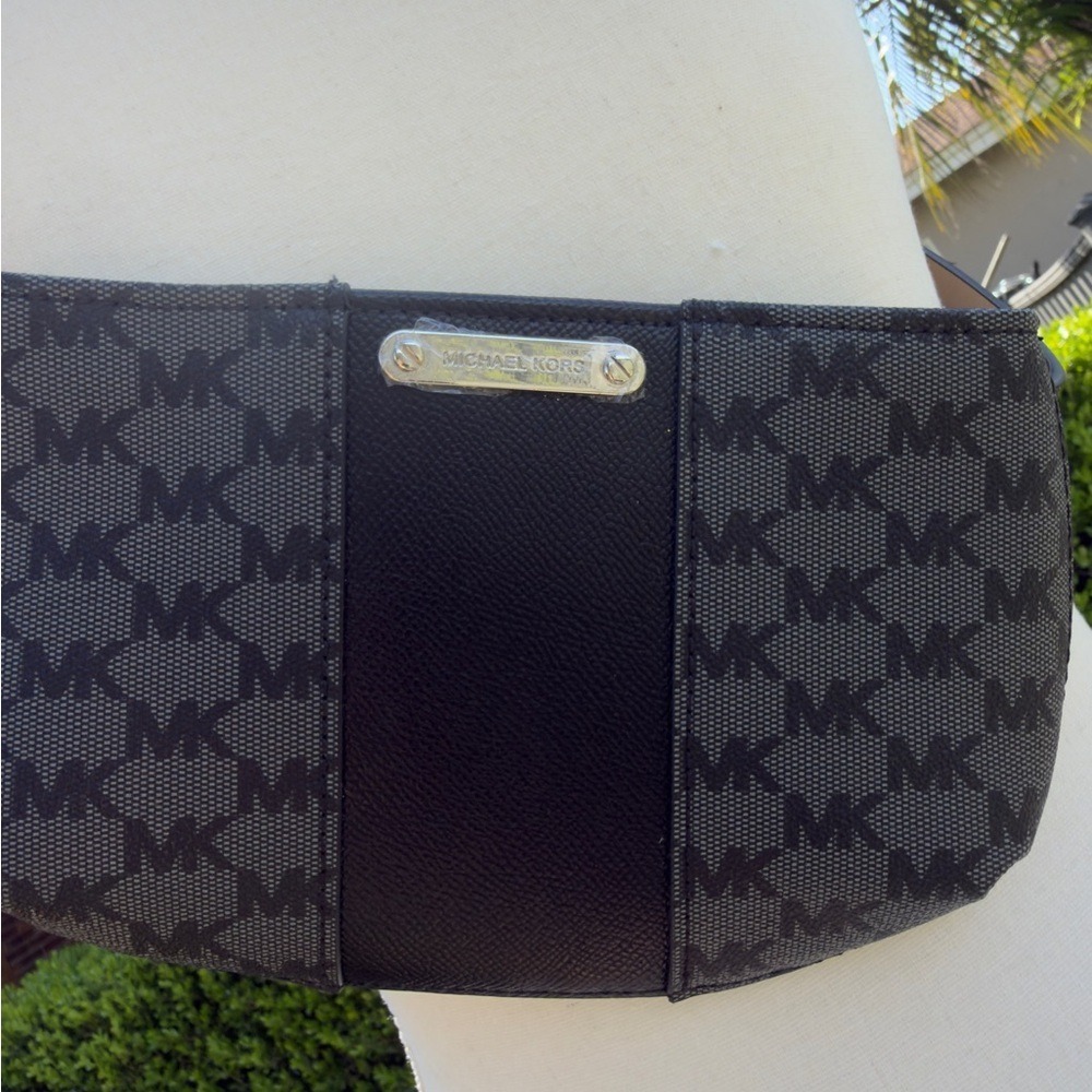 Michael Kors Logo Belt Bag - Picture 8 of 10